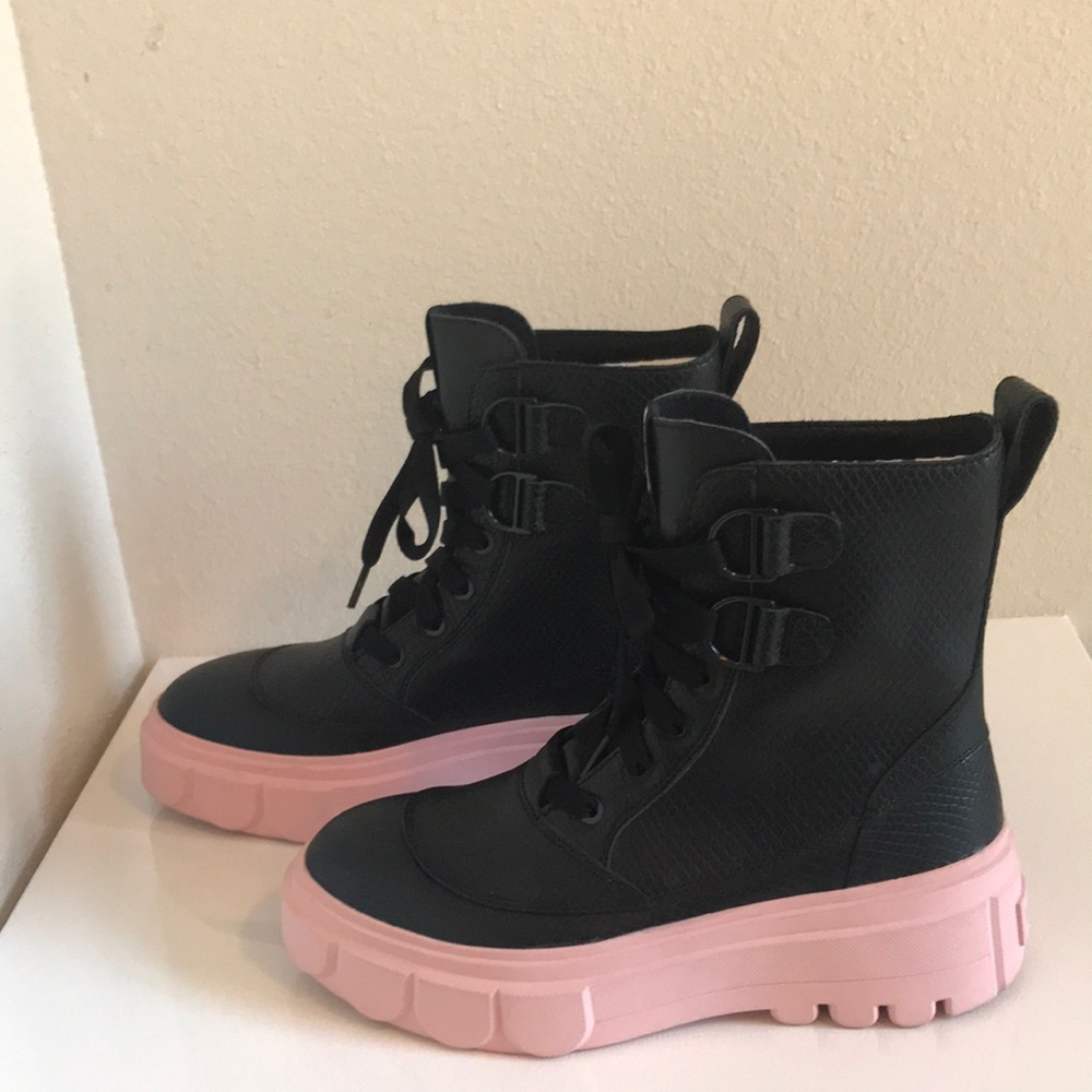 Sorel Black and Pink Ankle Waterproof Rain Boots - Women’s 9 - Picture 3 of 7